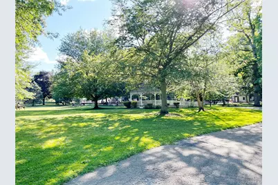 10 Canterbury Road, Great Neck, NY 11021 - Photo 15