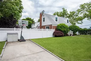 1030 North Dr, Merrick, NY 11566 - Photo 3