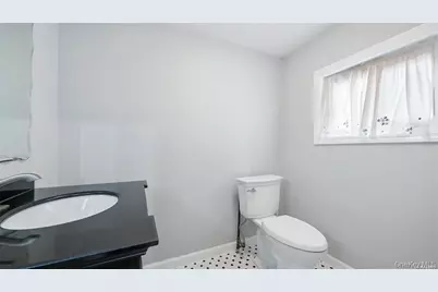 46 Laurel Avenue, East Islip, NY 11730 - Photo 7