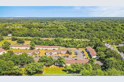 48 Pointe Cir S, Coram, NY 11727 - Photo 31
