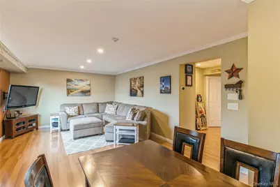 48 Pointe Cir S, Coram, NY 11727 - Photo 13