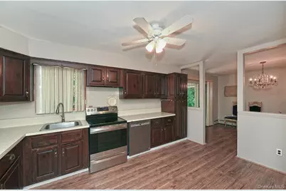 195 Mohawk Street, Ronkonkoma, NY 11779 - Photo 7