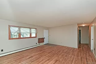 195 Mohawk St, Ronkonkoma, NY 11779 - Photo 5