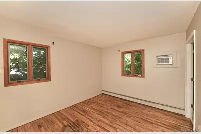 195 Mohawk Street, Ronkonkoma, NY 11779 - Photo 11