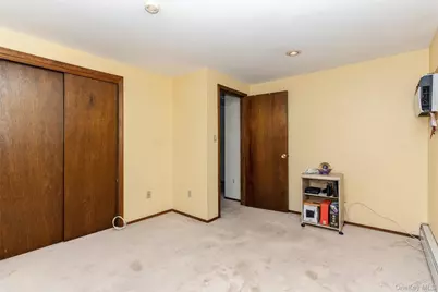 163 Bregman Avenue, New Hyde Park, NY 11040 - Photo 25