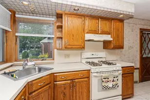 163 Bregman Ave, New Hyde Park, NY 11040 - Photo 11