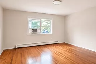 2 Arbor Pl, Glen Cove, NY 11542 - Photo 5