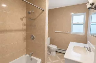 2 Arbor Pl, Glen Cove, NY 11542 - Photo 9