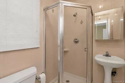 93 Oxford Boulevard, Great Neck, NY 11023 - Photo 25