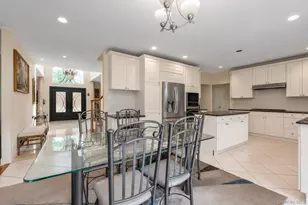 93 Oxford Blvd, Great Neck, NY 11023 - Photo 15