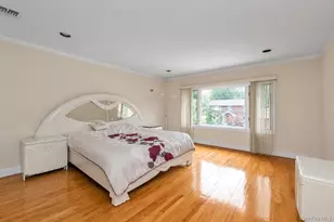 93 Oxford Blvd, Great Neck, NY 11023 - Photo 19