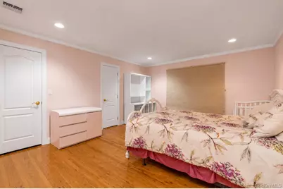 93 Oxford Boulevard, Great Neck, NY 11023 - Photo 21