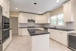 93 Oxford Blvd, Great Neck, NY 11023 - Photo 13