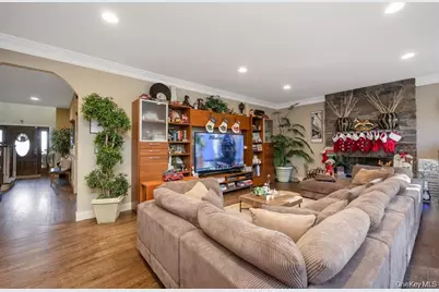 1680 Lake Avenue, Merrick, NY 11566 - Photo 23