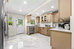 249 Glen Cove Rd, Old Westbury, NY 11568 - Photo 15