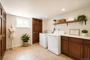 95 Walnut St, Lake Grove, NY 11755 - Photo 9
