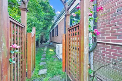 105 Park Lane, Douglaston, NY 11363 - Photo 37