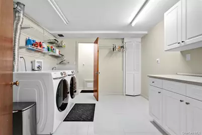 105 Park Lane, Douglaston, NY 11363 - Photo 33