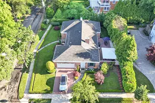1-05 Park Ln, Douglaston, NY 11363 - Photo 43