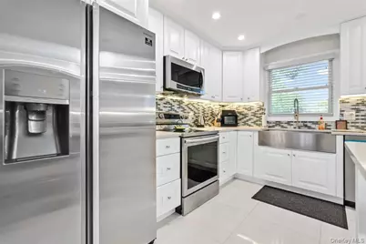 105 Park Lane, Douglaston, NY 11363 - Photo 13