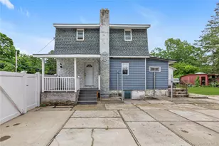 15 St Johns Pl, West Babylon, NY 11704 - Photo 3