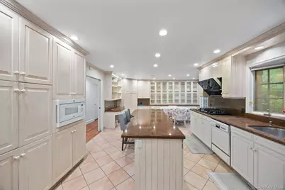 98 Brookby Road, Scarsdale, NY 10583 - Photo 9