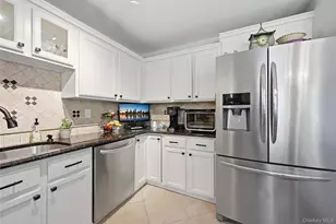 129 Farm House Ct, Manorville, NY 11949 - Photo 9