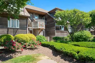 215 Fox Hill Dr, Calverton, NY 11933 - Photo 17