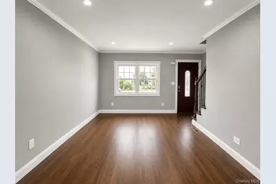 541 N Indiana Avenue, Lindenhurst, NY 11757 - Photo 5