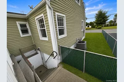541 N Indiana Avenue, Lindenhurst, NY 11757 - Photo 25