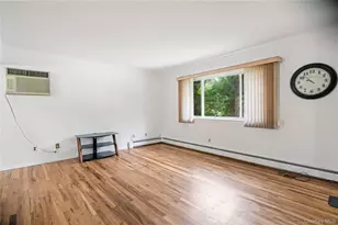 39 Wolf hollow Rd, Centereach, NY 11720 - Photo 5