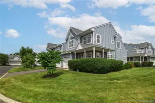 9 Shady Ln, Central Islip, NY 11722 - Photo 3