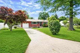 180 Whitetail Ln, Central Islip, NY 11722 - Photo 3