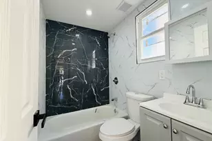 164-21 109th Rd, Jamaica, NY 11433 - Photo 9