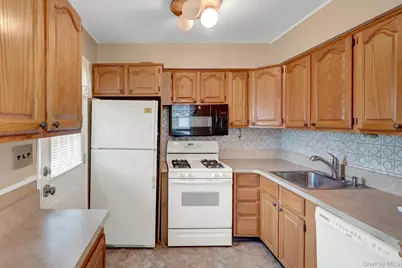 69 Greenwood Drive, North Babylon, NY 11703 - Photo 9