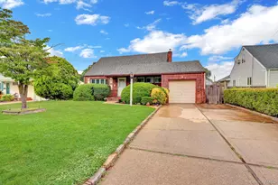 69 Greenwood Dr, North Babylon, NY 11703 - Photo 3