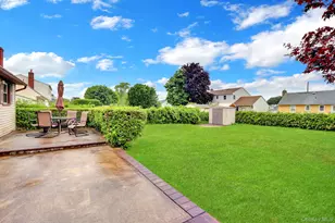69 Greenwood Dr, North Babylon, NY 11703 - Photo 21