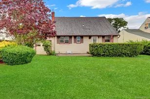 69 Greenwood Dr, North Babylon, NY 11703 - Photo 23