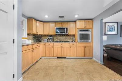 35 Washington Heights Street, Selden, NY 11784 - Photo 5