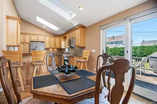 678 Carlyle Ave, Franklin Square, NY 11010 - Photo 9
