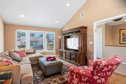 678 Carlyle Avenue, Franklin Square, NY 11010 - Photo 7