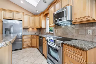 678 Carlyle Avenue, Franklin Square, NY 11010 - Photo 11