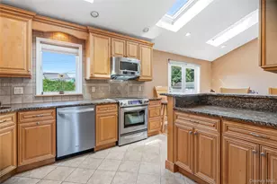 678 Carlyle Ave, Franklin Square, NY 11010 - Photo 13