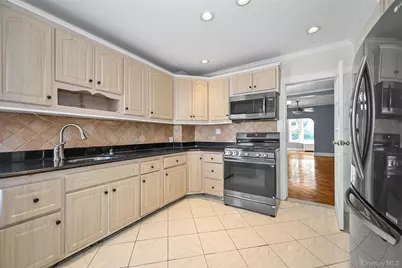 88-35 Vanderveer Street, Queens Village, NY 11427 - Photo 11
