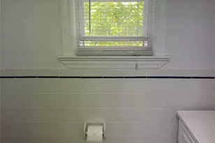 27 Wellington Pl, Amityville, NY 11701 - Photo 11
