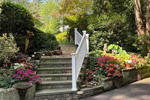 111 Stony Hollow Rd, Centerport, NY 11721 - Photo 23