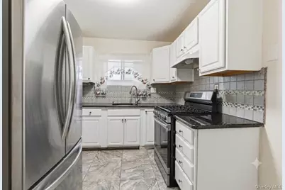 3414 Great Neck Road, Amityville, NY 11701 - Photo 11