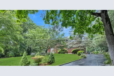 17 Calumet Drive, Dix Hills, NY 11746 - Photo 3
