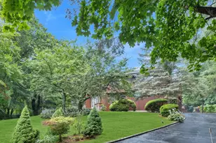 17 Calumet Dr, Dix Hills, NY 11746 - Photo 3