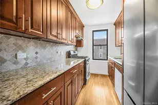 525 W 235th St, Bronx, NY 10463 - Photo 7